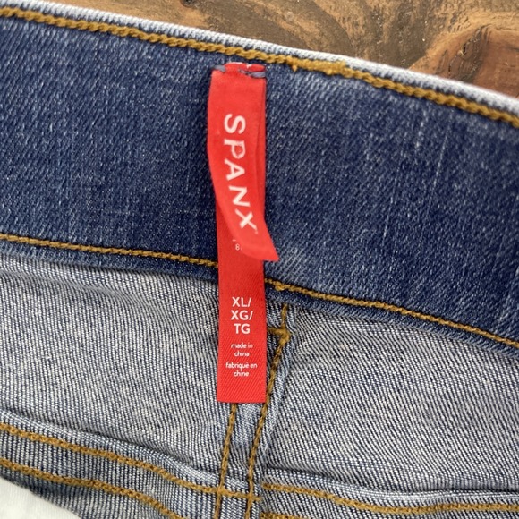 Spanx Pull On Straight Leg Jeans Womens Size XL Medium Wash Stretch Minimalist - Picture 5 of 11